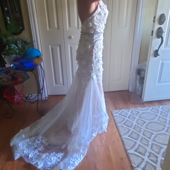 Stunning custom champagne & ivory gown with lace - Picture 15 of 16